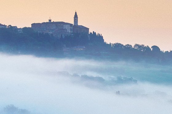 Foggy morning in Tuscany - Landscape photography