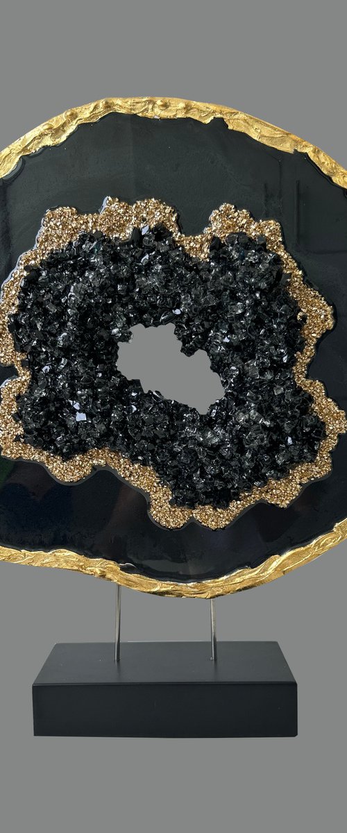Black Gold geode. by Alexandra Dobreikin