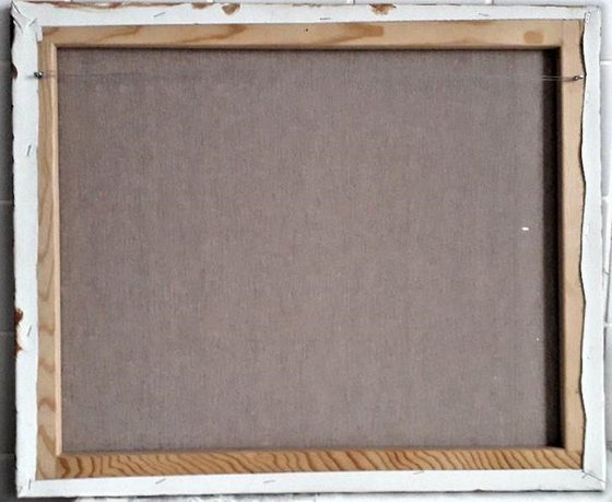 Sofá con cojines rojos