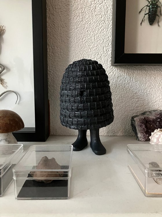 Hive Guy I - black