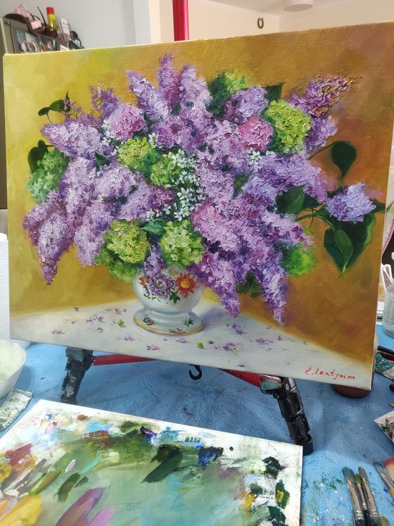 Lilac bouquet still life