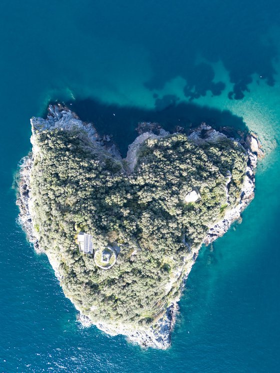 LOVE ISLAND