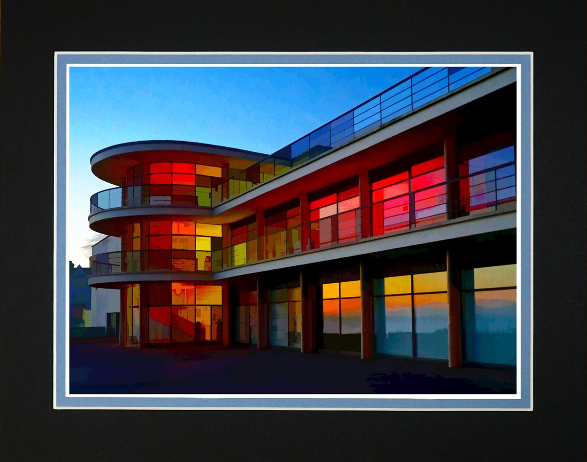 Art Deco Modernist Building by Robin Clarke