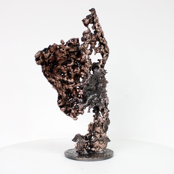 Mountain yogi 89-22 - bronze back sculpture on metal lace