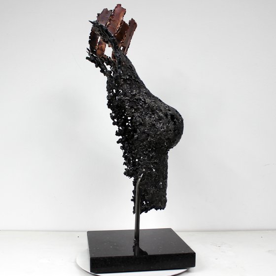 Belisama Infina - Body woman sculpture steel and copper