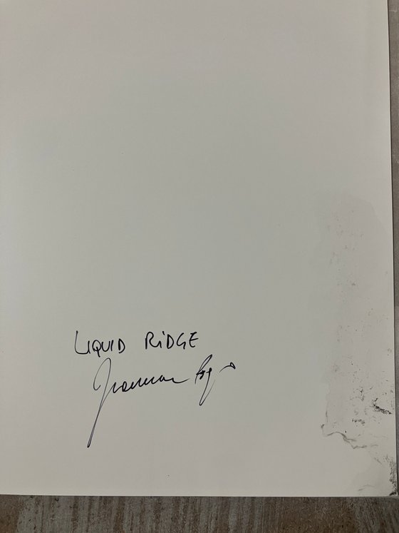 Liquid ridge