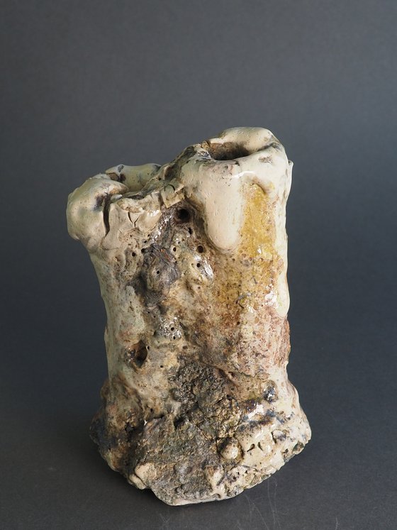 Double Stemmed Vessel