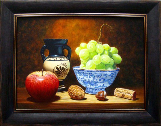 Grapes with Chinese bowl