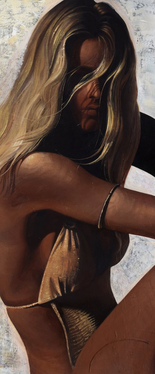 Bronze on the sand by Hannah Barlag