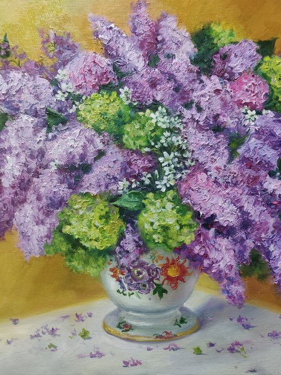 Lilac bouquet still life