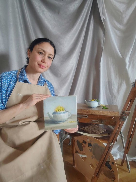 Teapot with yellow flowers