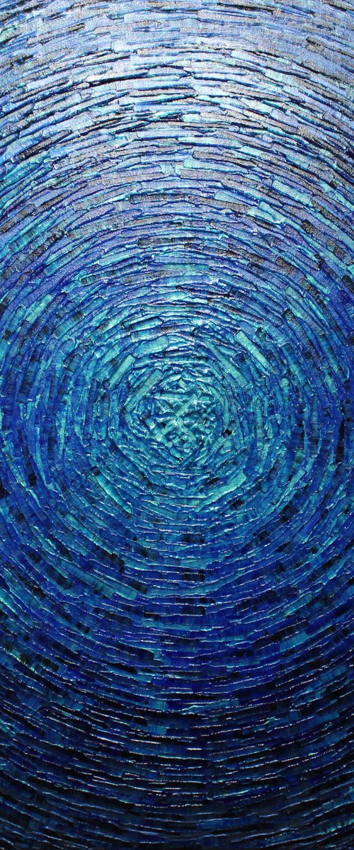 Large shine iridescent blue color by Jonathan Pradillon