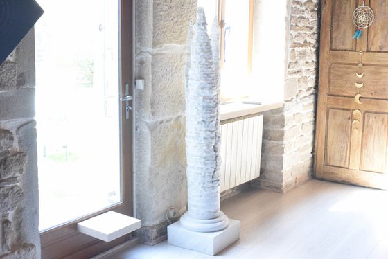 COLUMN