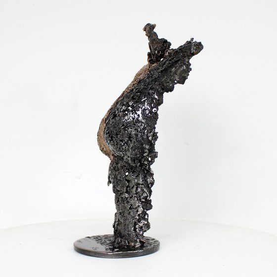 Pavarti The show - Body woman metal artwork - steel, bronze lace