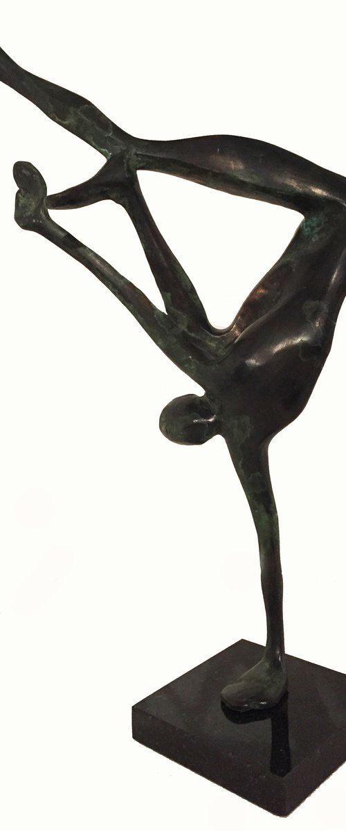 Break dancer - Gravity defier by Toth Kristof