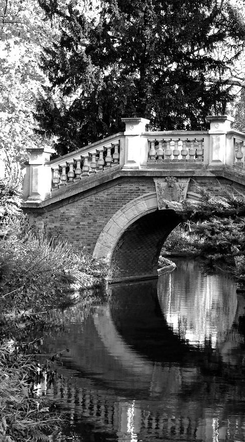 Le Petit Pont du Parc Monceau by Alex Cassels