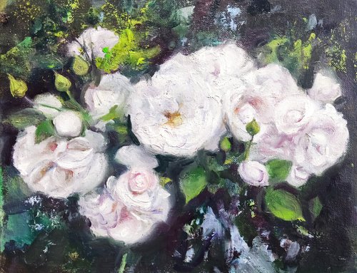 White Roses in Garten by HELINDA (Olga Müller)