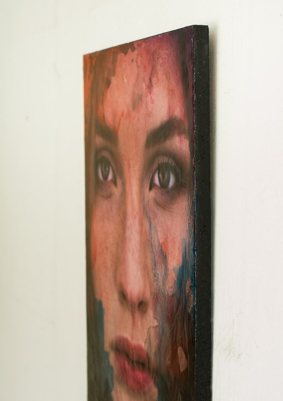 "Desert bloom" (58x40x2 cm) - Unique portrait artwork on wood (abstract, portrait, gold, original, resin, beeswax, painting)