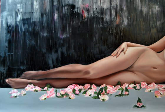 Nude with flowers