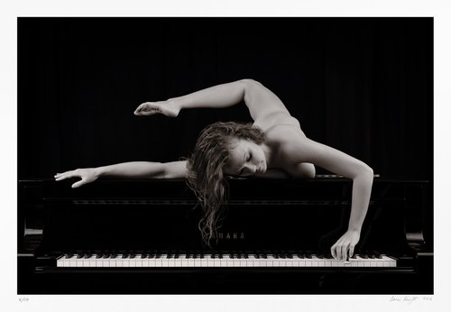 Pianofortenudo - limited edition 2/10 (nude woman) by Aaron Knight