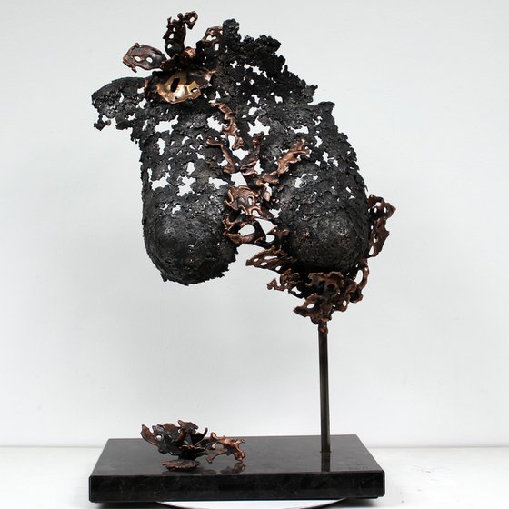 Belisama Vanda - Body woman sculpture metal bronze and steel