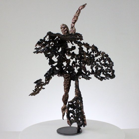 Evening of first - Sculpture dancer metal lace steel, bronze