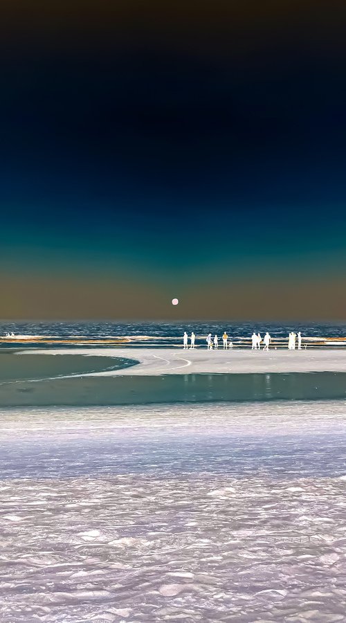 By the polar beach by Sumit Mehndiratta