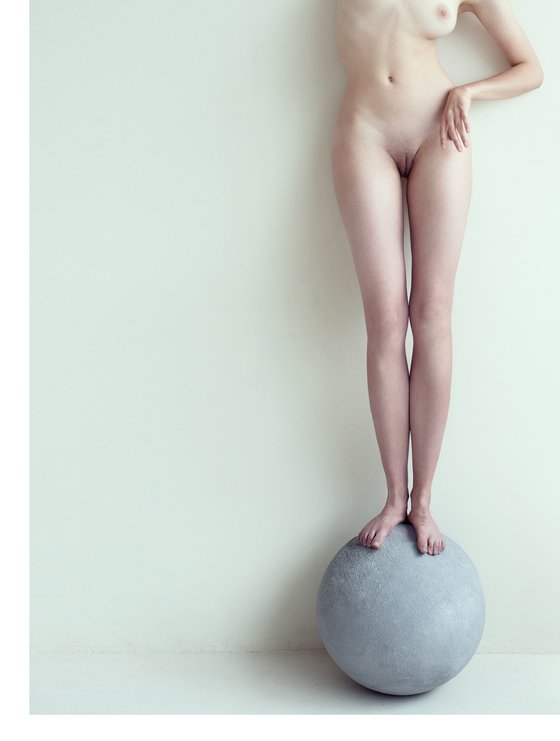 Girls and Balls. Nude.
