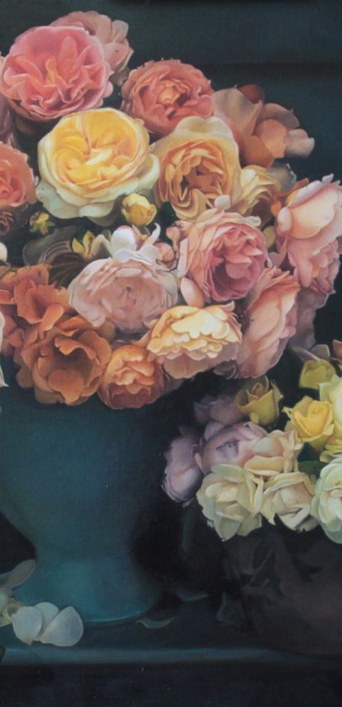 tea roses by Darya Klunnikova
