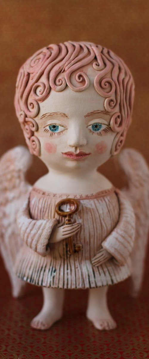 Angel holding a key. Ceramic OOAK sculpture by Elya Yalonetski by Elya Yalonetski