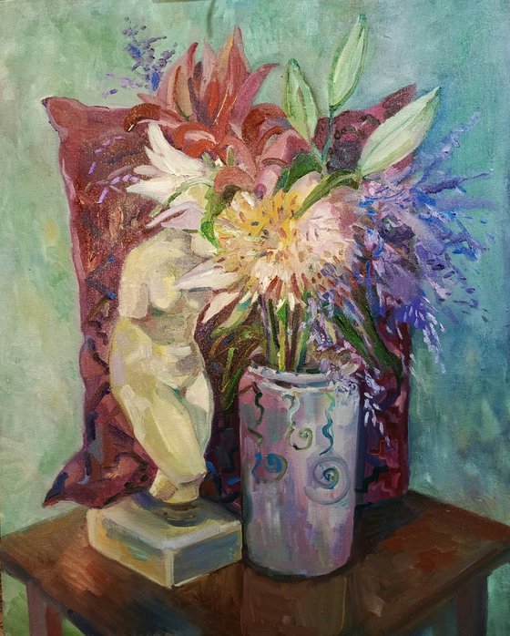 The Statue with flowers 2025