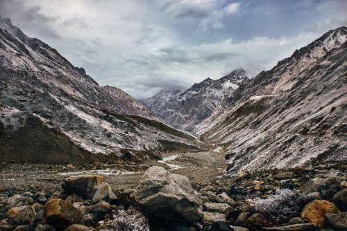 Bhagiratri valley with snowfall by Artem Korenuk