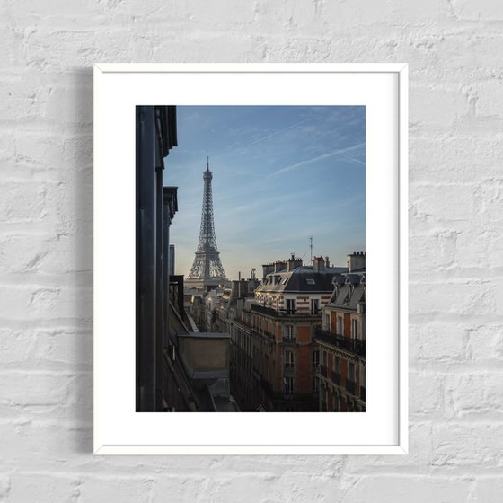 GLIMPSE OF EIFFEL TOWER