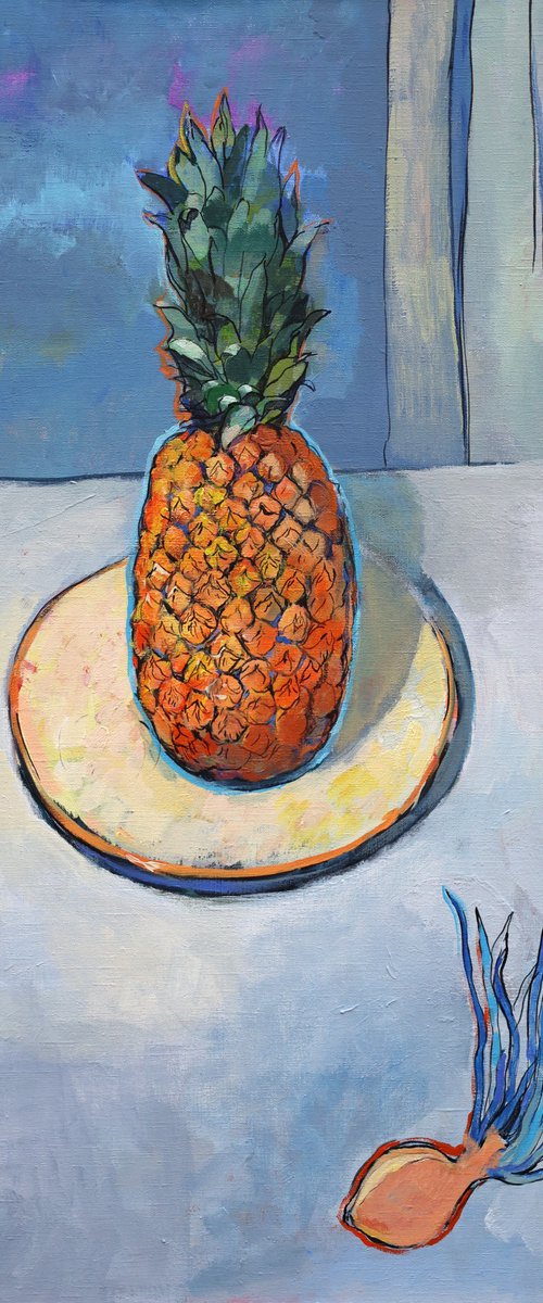 Pineapple with onion by Artem Andreichuk