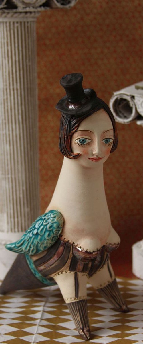 Fashon Bird. Ceramic sculpture by Elya Yalonetski