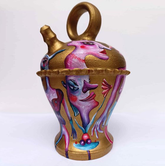 Golden rhapsody vase