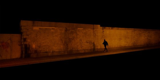 Érrant le Long des Briques