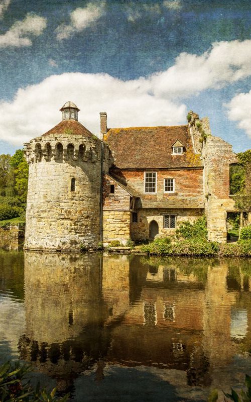 Scotney Castle by Kevin Standage