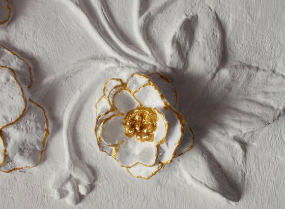 sculptural wall art "Flowers with gold decor"