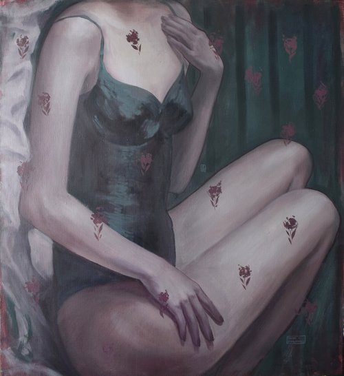 Figure on a green background by Polina Kharlamova