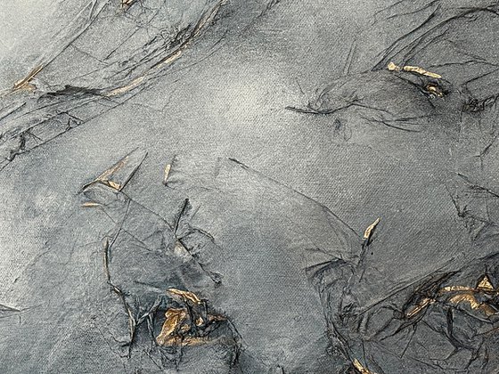 Golden Traces of Mist