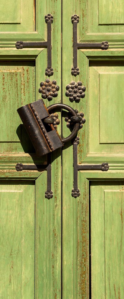 Korean Door by Tom Hanslien