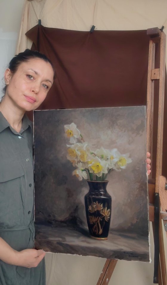 11 Daffodils in a Vase