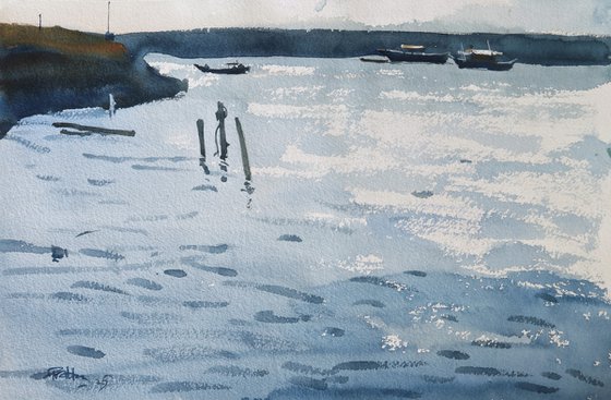 Sun shines on Thalayi harbour