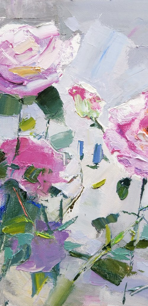 Roses on tender grey. Original plein air oil painting by Helen Shukina