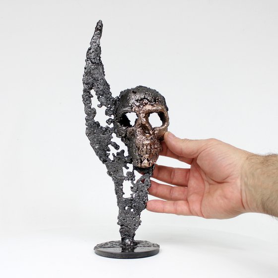 Flame skull 33-22 - Skull on flame metal sculpture