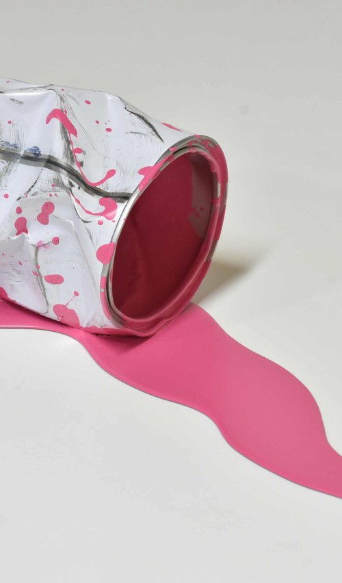 Le vieux pot de peinture rose by Yannick Bouillault