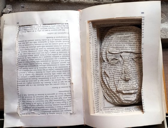 Inhabited book