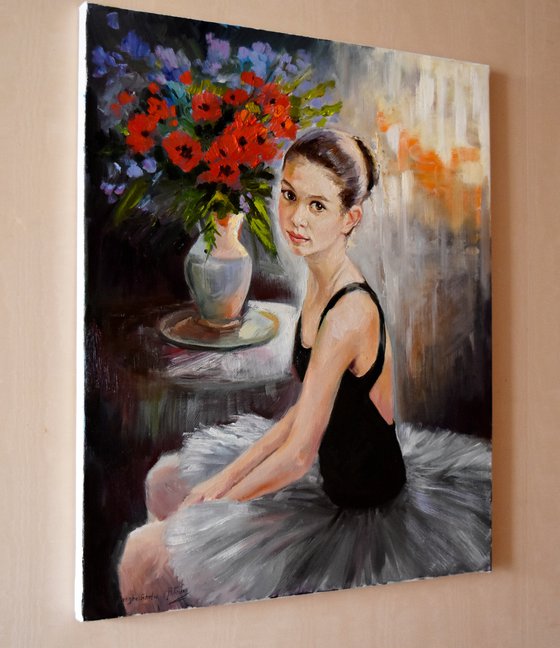 A small ballerina with red poppies