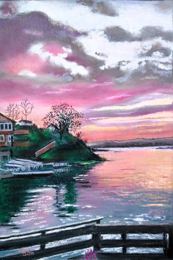 A pink sunset over the fjord